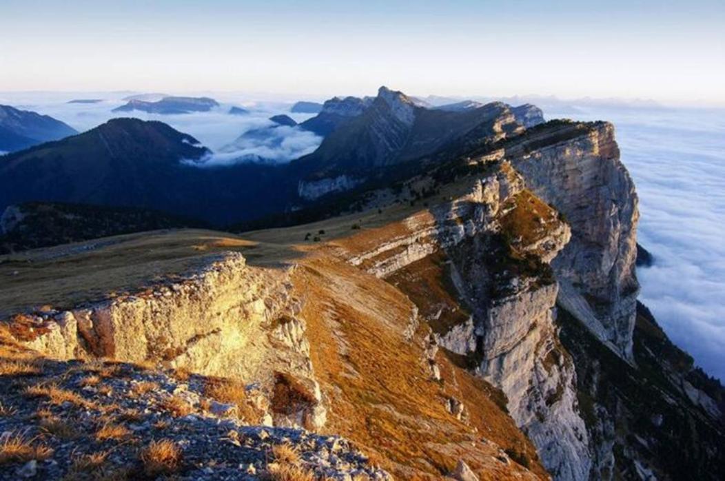 Appartement Atypique Au Coeur Des Alpes Barraux Luaran gambar