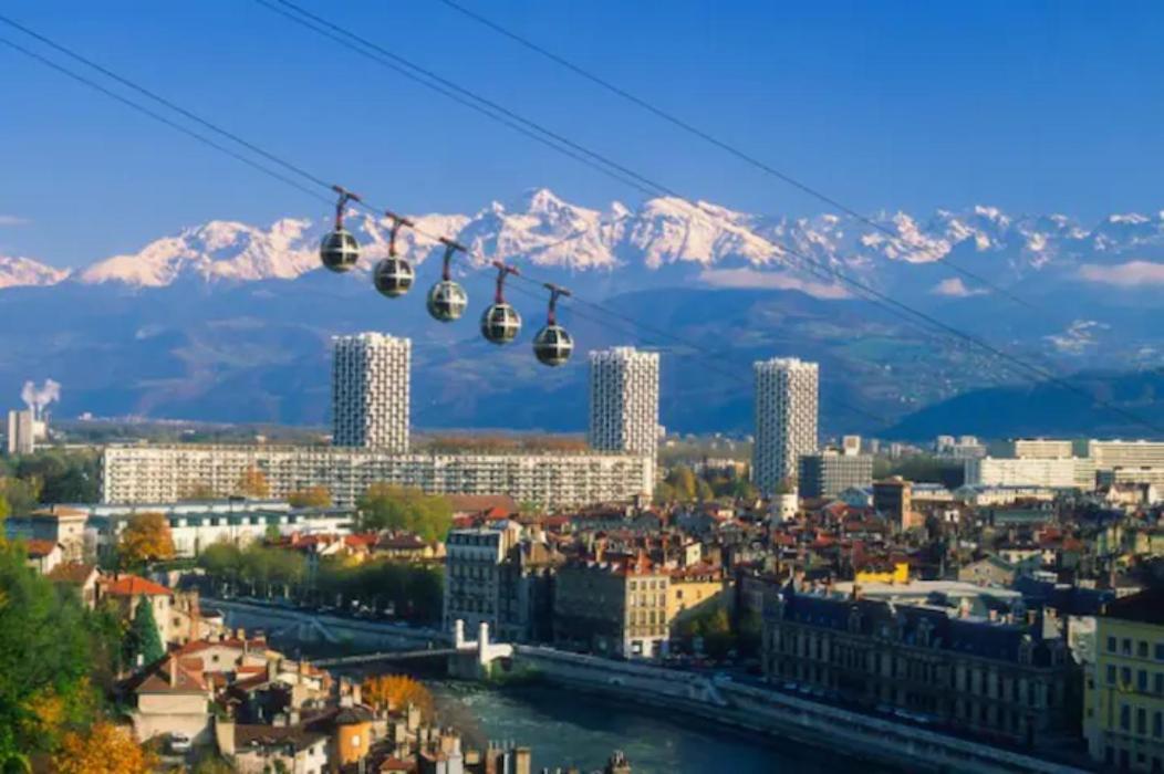 Appartement Atypique Au Coeur Des Alpes Barraux Luaran gambar