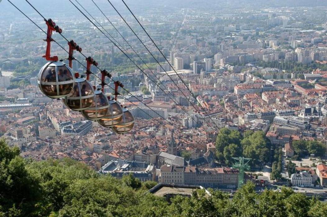 Appartement Atypique Au Coeur Des Alpes Barraux Luaran gambar